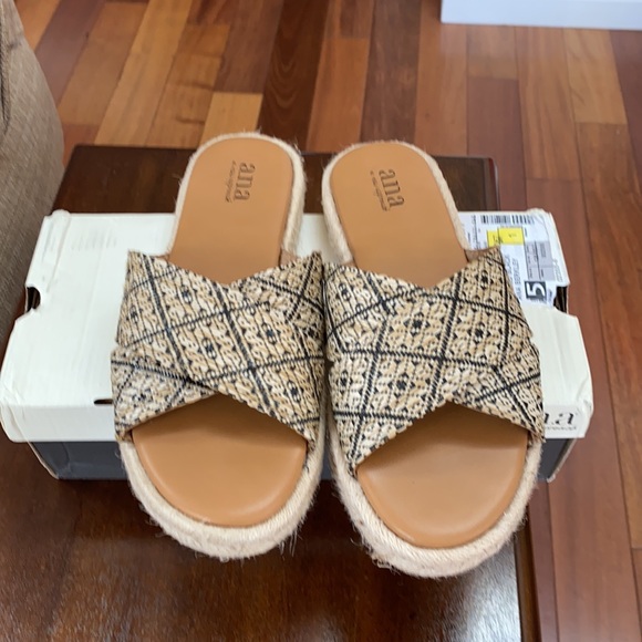 a.n.a Berkeley sandals - Picture 2 of 3